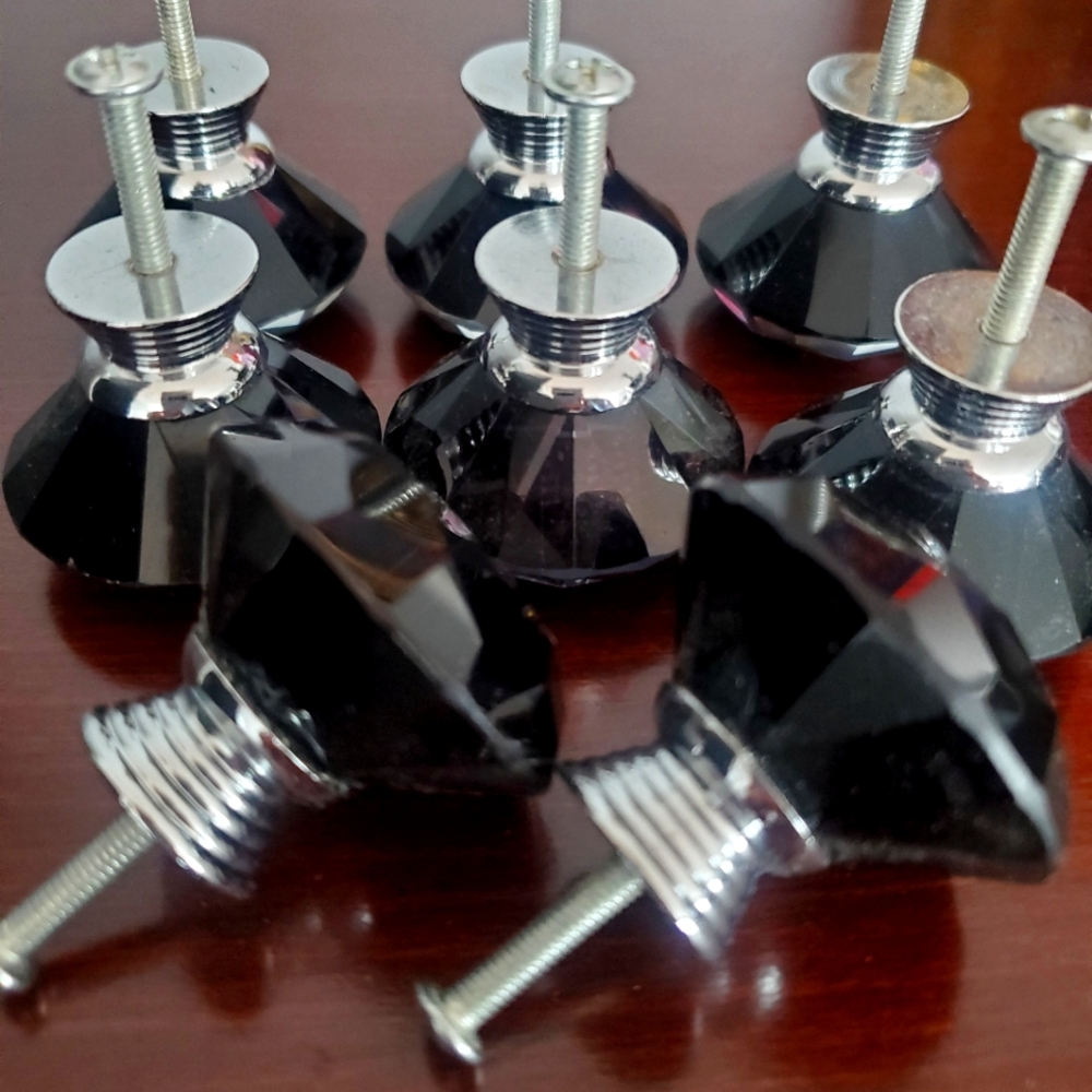 Cabinet knobs